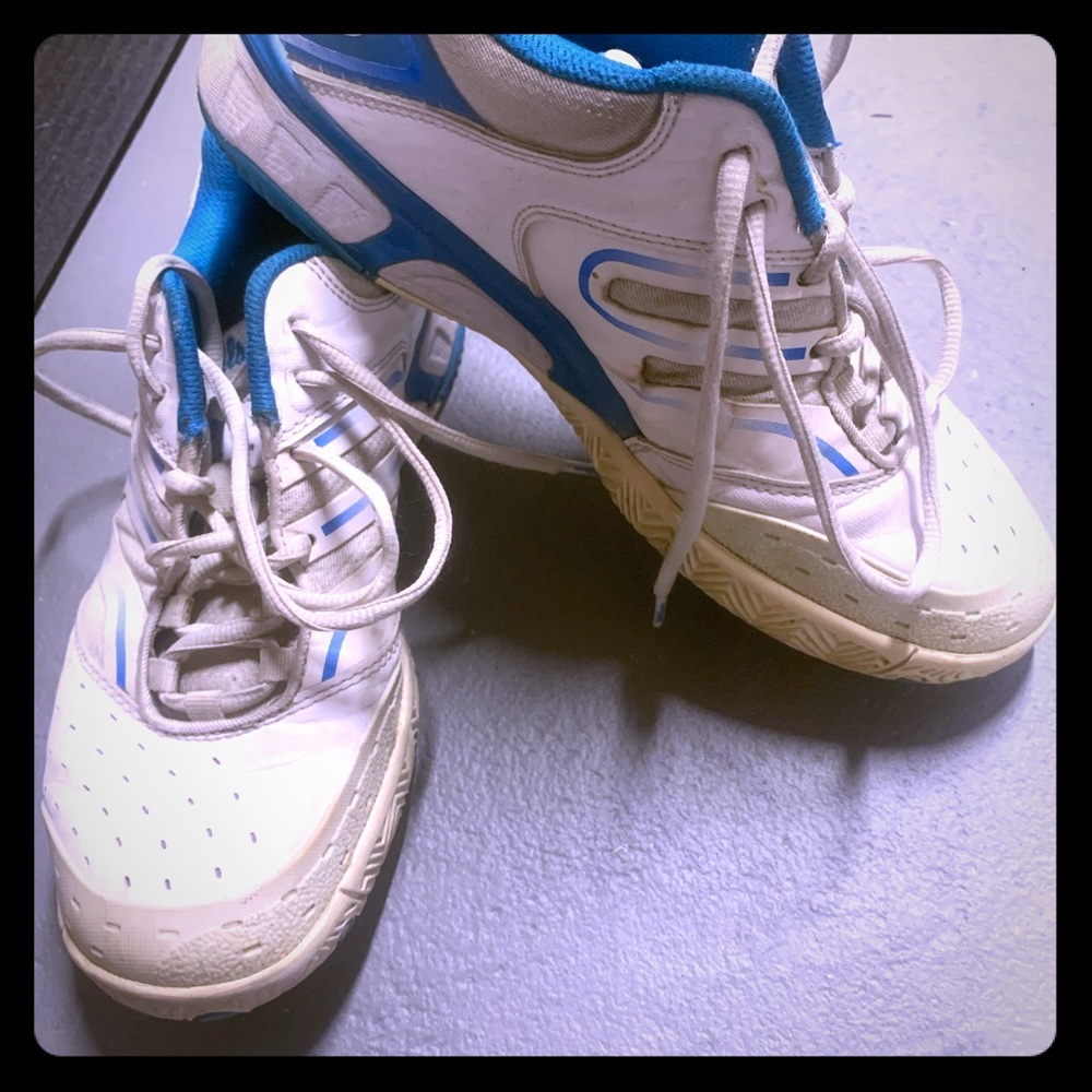 Wilson tennis sneakers